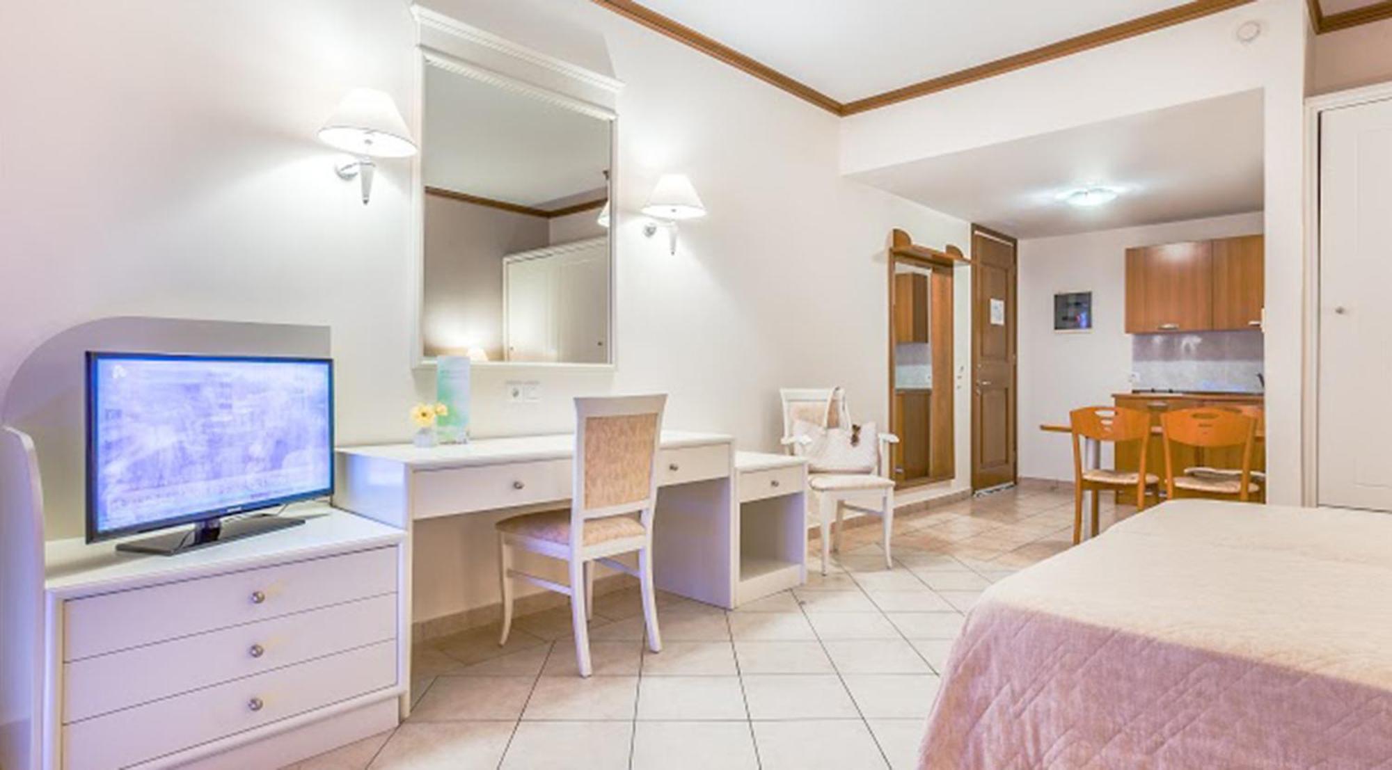 Camera Matrimoniale/Doppia con Letti Singoli con Vista Mare (1 Adulto + 2 Bambini)