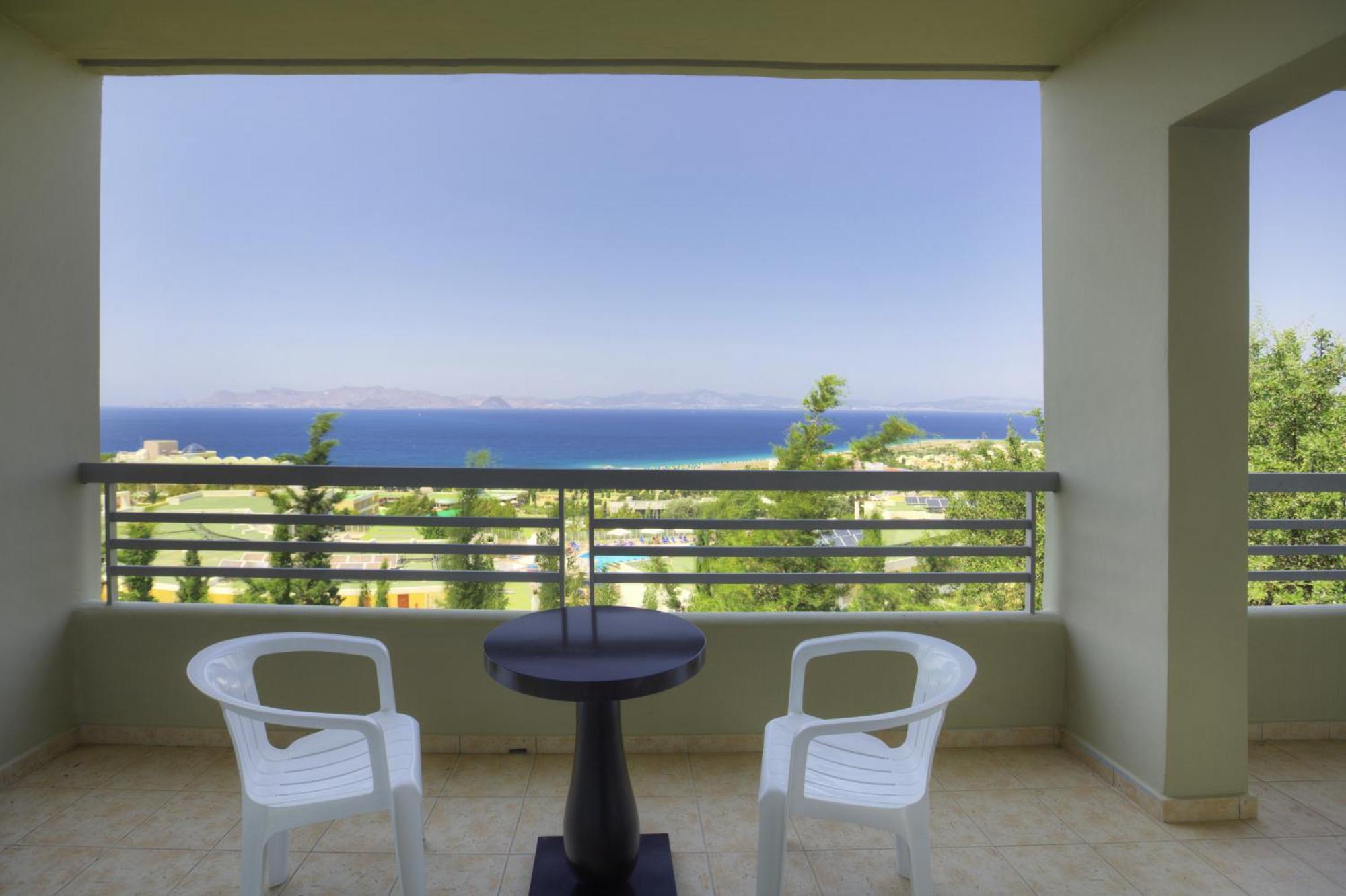 Camera Familiare con Vista Mare (3 Adulti + 1 Bambino)